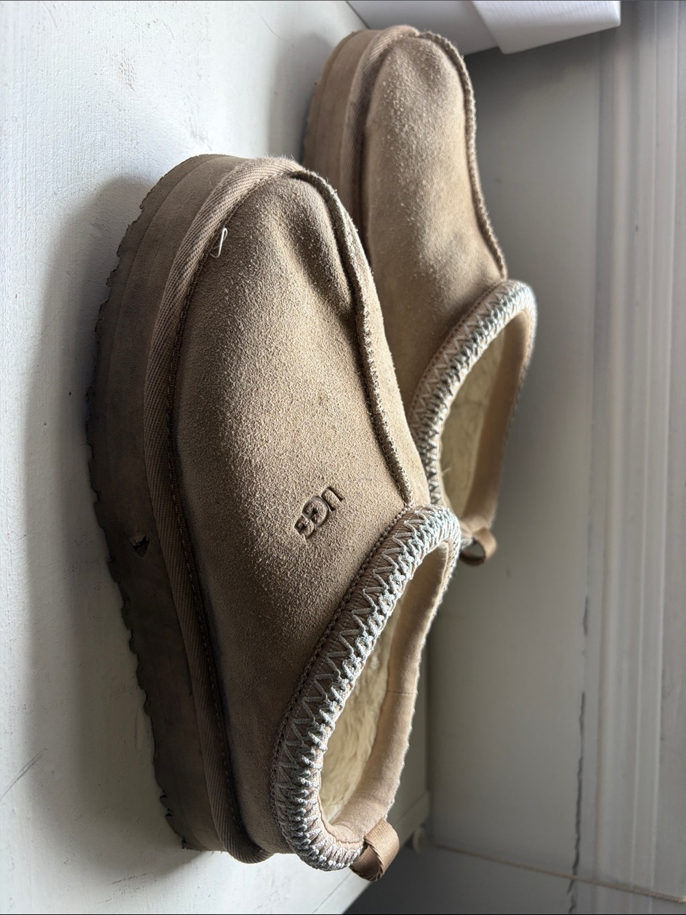 UGG Kids Sand Cozy Slip-On Slippers size 4